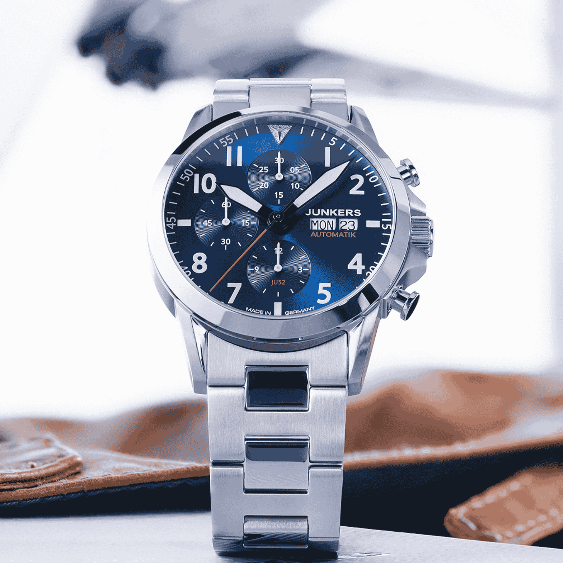 Junkers Ju 52 Aviator watch 93001011 first motif view as a collector's aviation timepiece with heritage dial