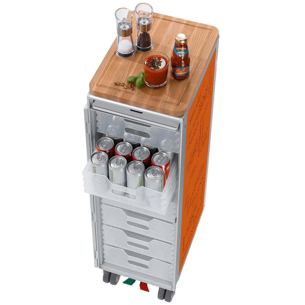 Mobiler Aufbewahrungstrolley mit transparenten Schubladen, Holzschneidebrett, Flasche LINDALER Cold Tomato, Gewürzmühlen und Glas mit rotem Getränk