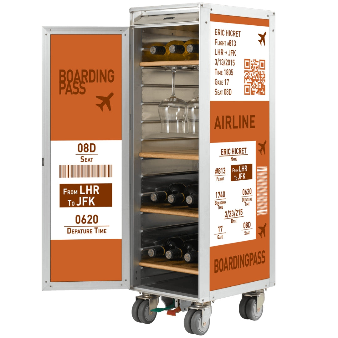 Eleganter Airline-Trolley mit Holzregalen, gefüllt mit Weinflaschen und Gläsern, im Rostorange-Design