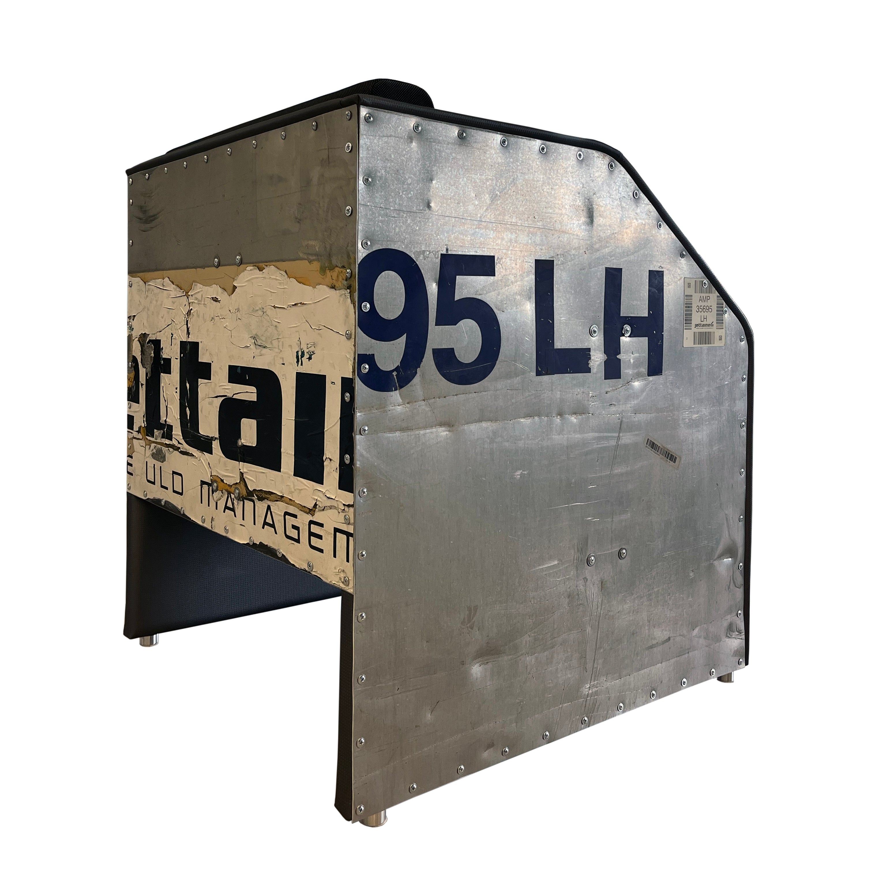 Industrieller Metallkoffer mit blauem 95LH-Schriftzug und AMP-Barcode-Etikett