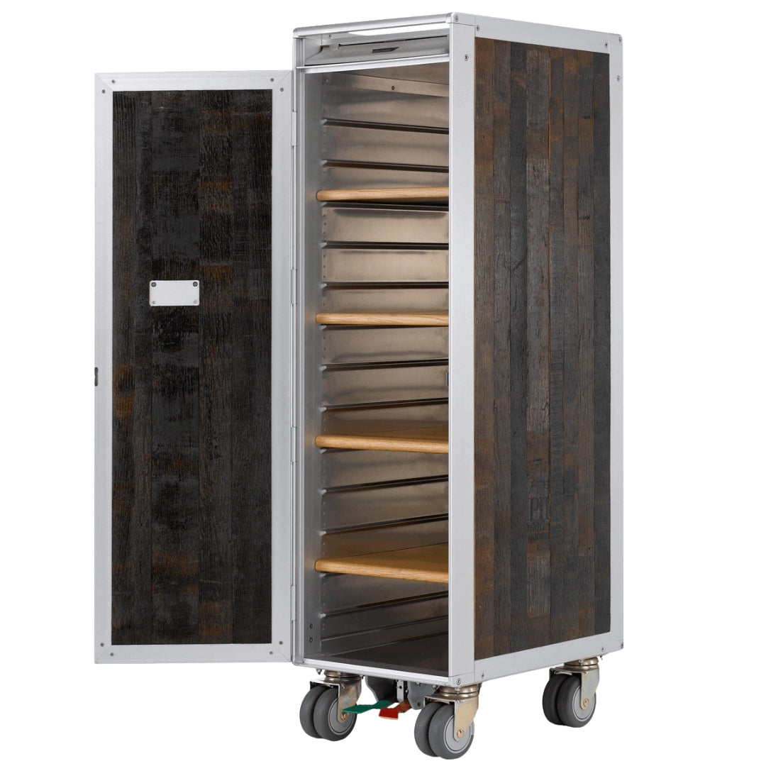 Großer industrieller Aufbewahrungswagen mit offenen Holzregalen und dunkelholzverkleideten Außenseiten auf Rollen.