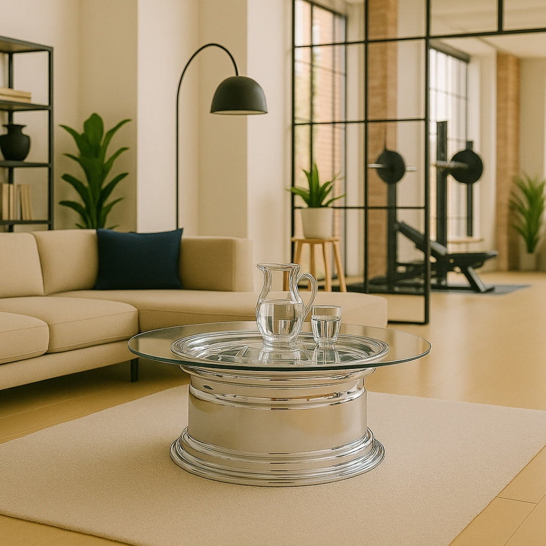 Moderner Wohnbereich mit rundem Glastisch, beigem Ecksofa und schwarzem Bogenlicht