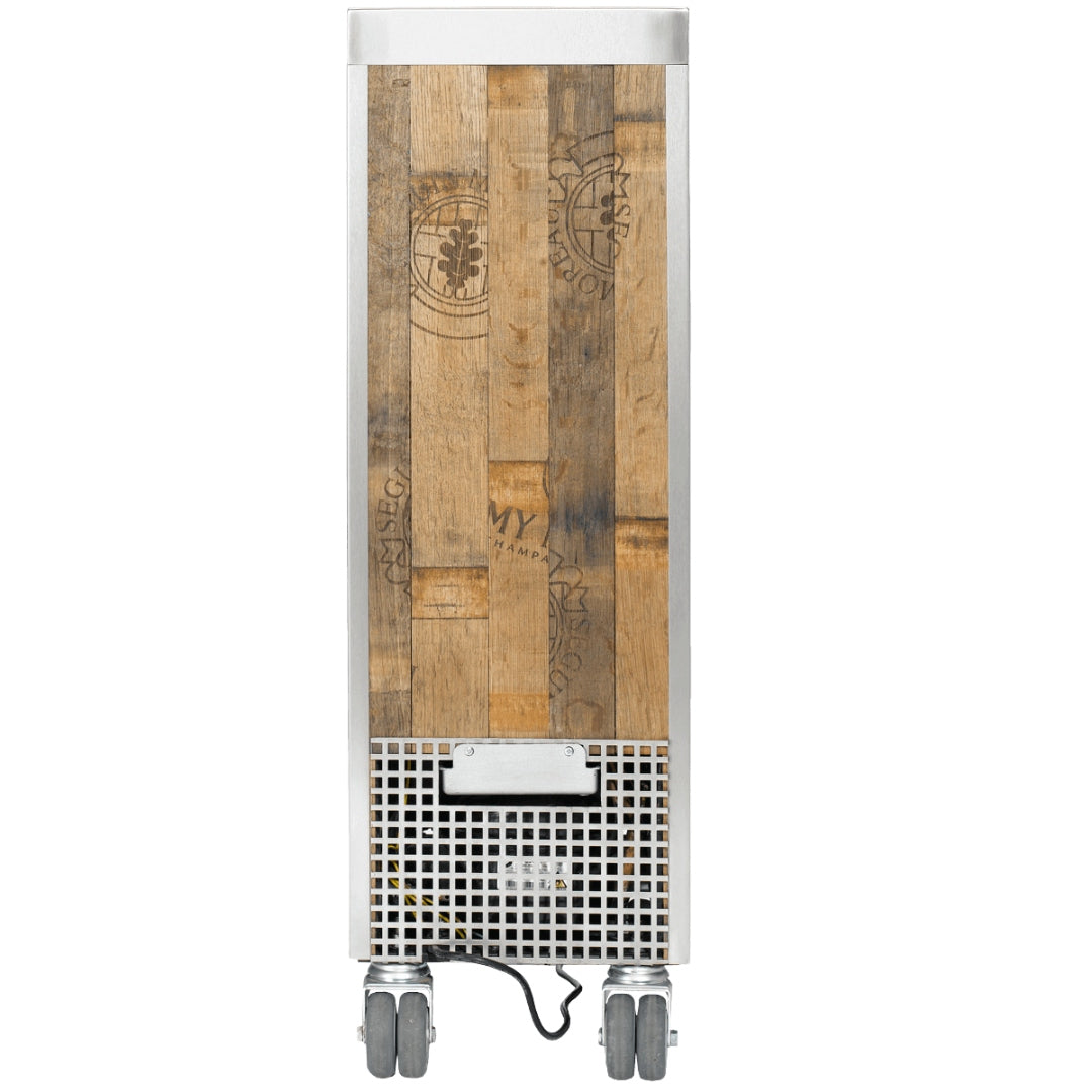 Schmaler mobiler Holzschrank mit vertikalen Paneelen, Metallrahmen und 'MY HAMPA' Logo im Industriedesign