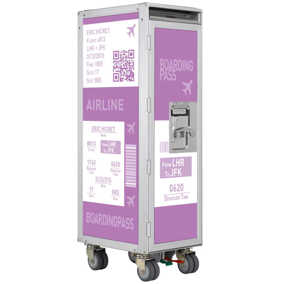 Silberner Skypak Airline Trolley mit violetten Boardingpass-Designs, Flugdetails LHR nach JFK, Sitz 08D