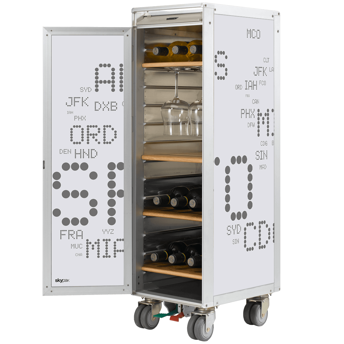 Weißer Getränketrolley mit offenen Türen, gefüllt mit Weinflaschen und Gläsern, dekoriert mit Flughafencodes.