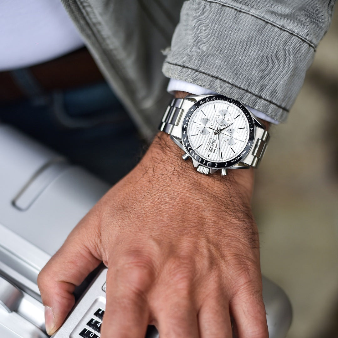 Junkers JUMO Chronograph Silber mit Metallarmband