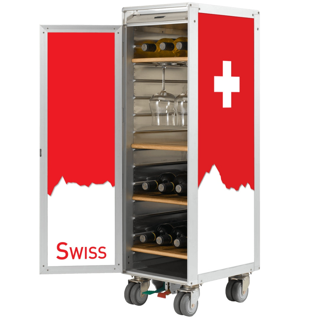 Edelstahlkühler mit Weinflaschen und Gläsern, verziert mit Schweizer Kreuz und Bergsilhouette