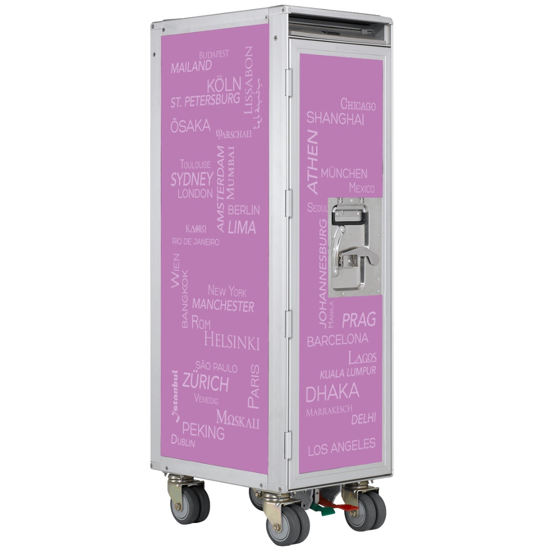 Robuster rechteckiger Flugzeugtrolley mit Rollen vor lila Hintergrund, bedruckt mit Namen von Weltstädten