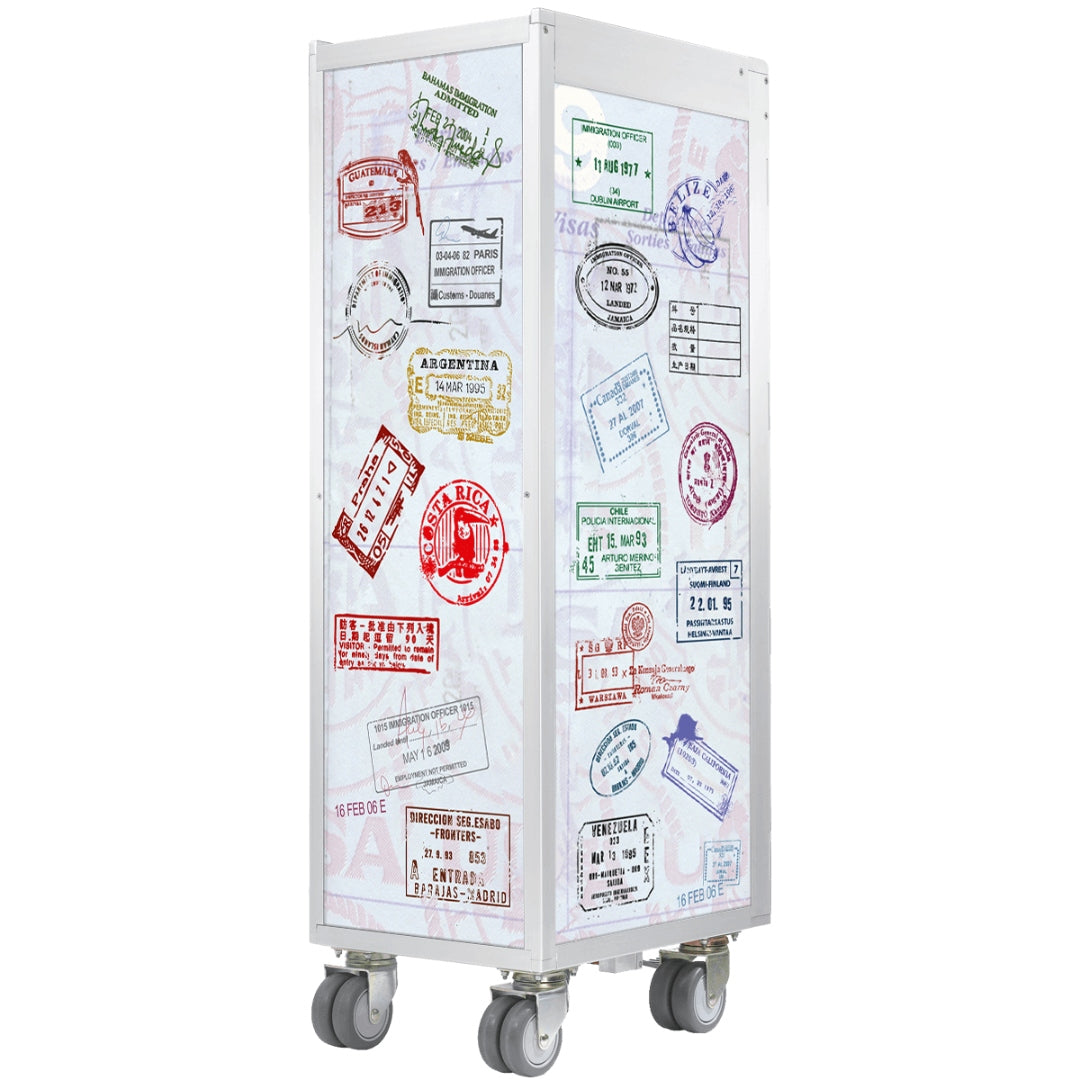 Metall-Reisetrolley mit bunten Stempeln aus Guatemala, Argentinien und Chile auf Rädern