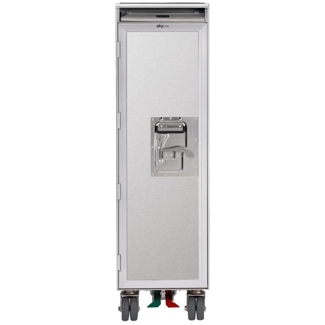 Schlanker Skypak Airline-Trolley aus Metall mit verschlossener Tür, Handgriff und farbigen Fußpedalen