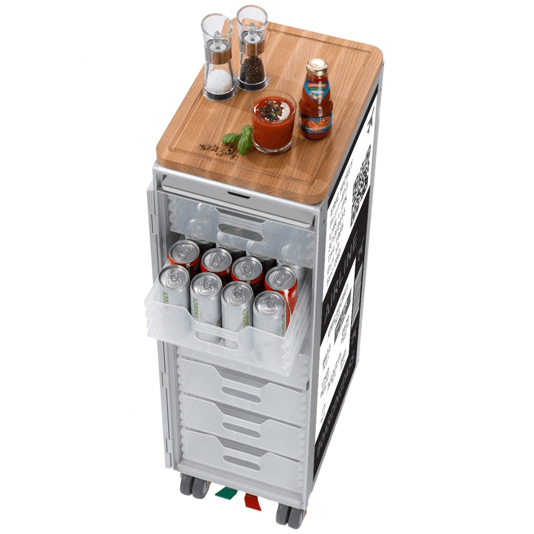 Moderner Skypak Airline Trolley in Weiß mit Holzoberfläche, transparenten Schubladen voller Getränkedosen und Gewürzen