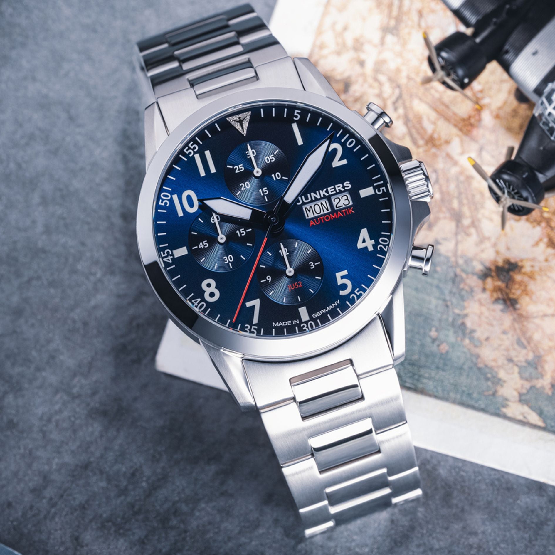 JU 52 Aviator Chronograph Blau M